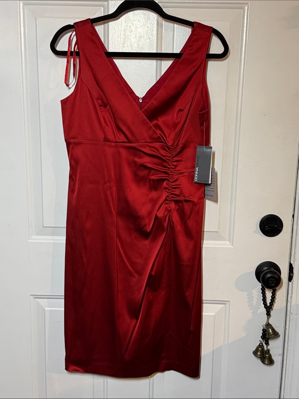 Donna Ricco Sleeveless V-Neck Ruched Satin Midi Dress in Red